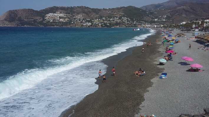 La Bandera Amarilla destaca este mircoles en las playas de Almucar y La Herradura